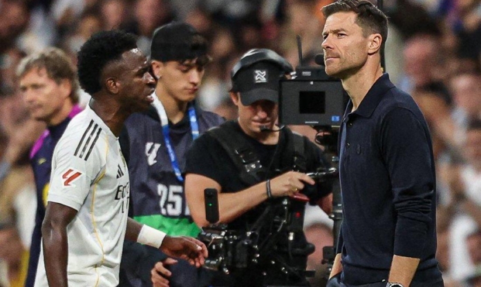 Xabi Alonso lên tiếng khi để Vinicius ngồi trên băng ghế dự bị