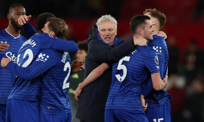 Bất ngờ: HLV Everton phấn khích khi học trò tát đồng đội