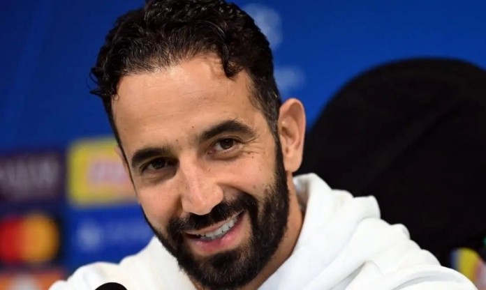 Tiền đạo 'đẳng cấp thế giới' vừa bật đèn xanh cho MU