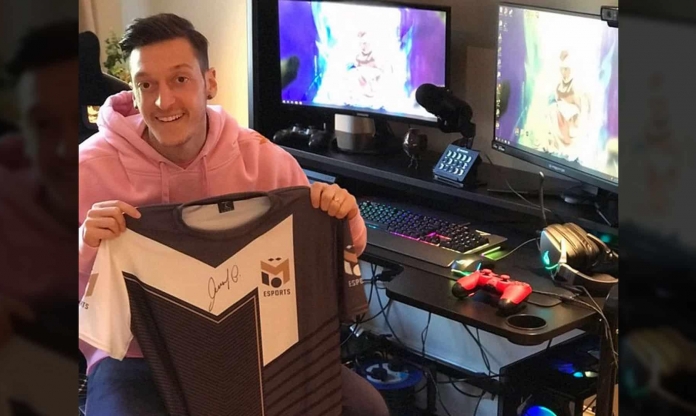 Mesut Ozil dự định nghỉ bóng đá để trở thành game thủ chuyên nghiệp