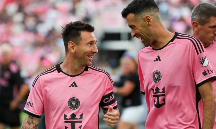 Đội bóng của Messi tri ân huyền thoại Barca