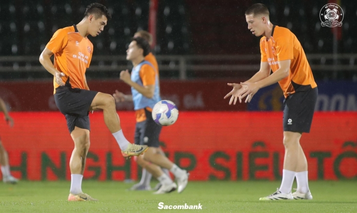 HLV Lê Huỳnh Đức nhận xét màn trình diễn của Việt kiều 1m90