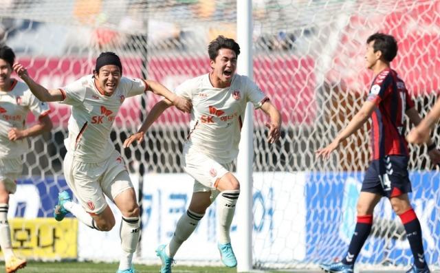 Nhận định Suwon FC vs Jeju SK: Có nhiều bàn thắng