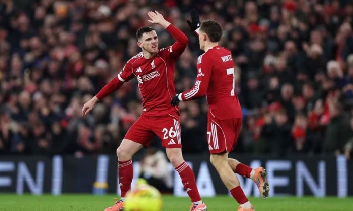 Thoát thua hú vía, pha phản lưới giúp Liverpool giữ điểm tại Anfield