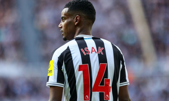 Tiền đạo Newcastle 'bàng hoàng' khi được so sánh với huyền thoại Thierry Henry