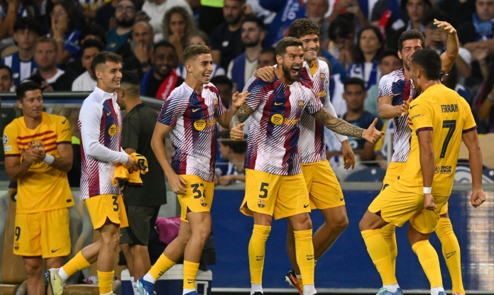 Thắng nhọc nhằn, thần đồng Barca làm nên lịch sử tại Champions League