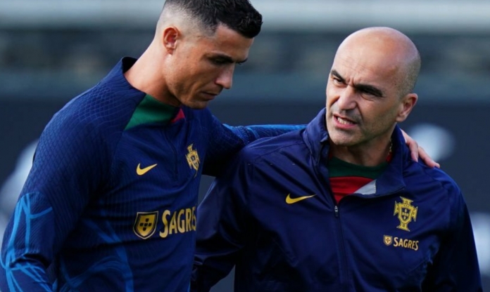 Ronaldo và đồng đội gầm vang, HLV Bồ Đào Nha đi vào lịch sử bóng đá thế giới
