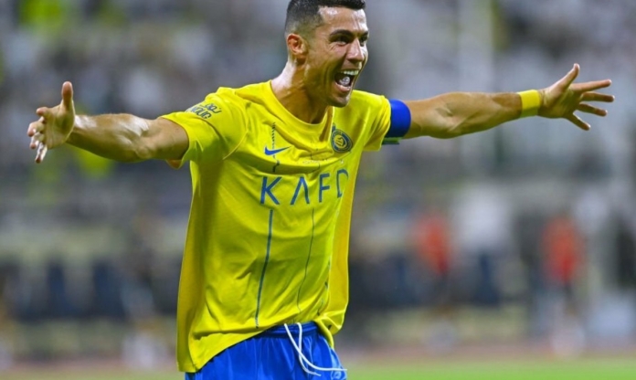 Ronaldo trở lại, cầm chắc thêm cột mốc lịch sử bóng đá thế giới