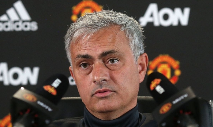CĐV ủng hộ Jose Mourinho với tuyên bố khó tin của ông về MU