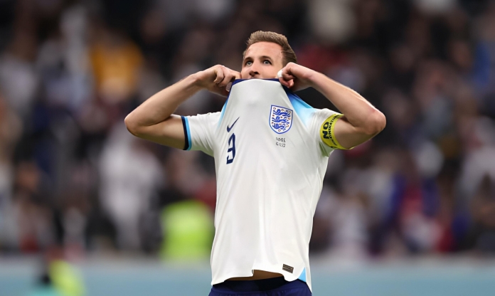 Harry Kane nhận 'mưa gạch đá' vì bức tượng mới của mình