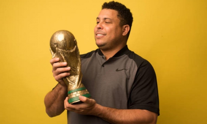 Ronaldo Béo chọn đội hình xuất sắc nhất thời đại: Có Messi, gạt CR7