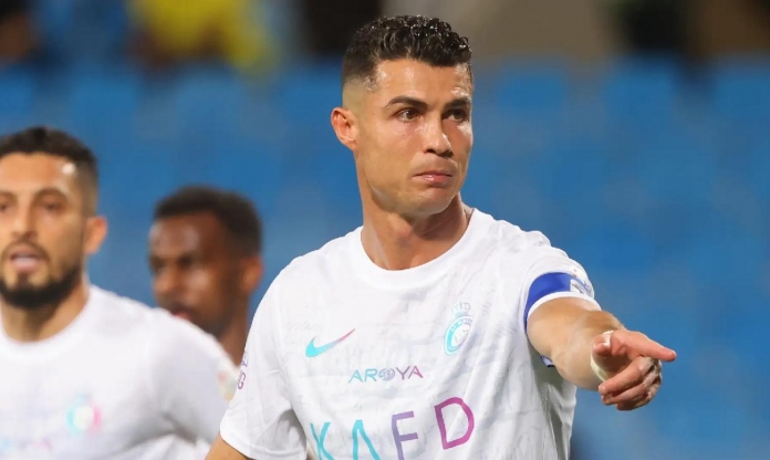 Ronaldo mờ nhạt, Al Nassr thoát thua nhờ bàn thắng phút bù giờ