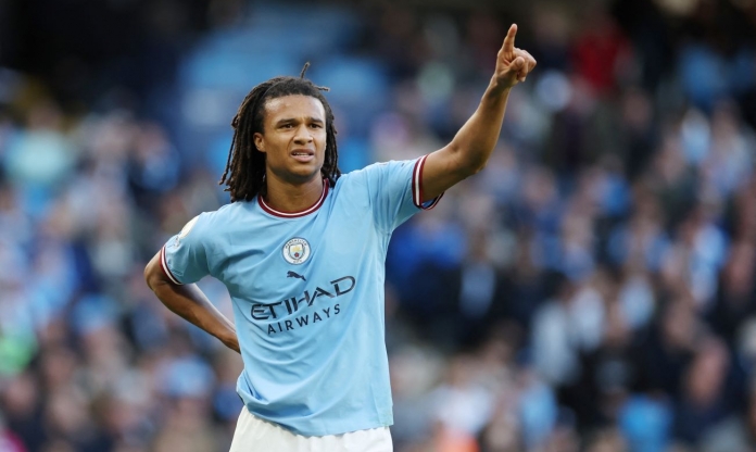 Man City bất ngờ 'thưởng nóng' cho Nathan Ake