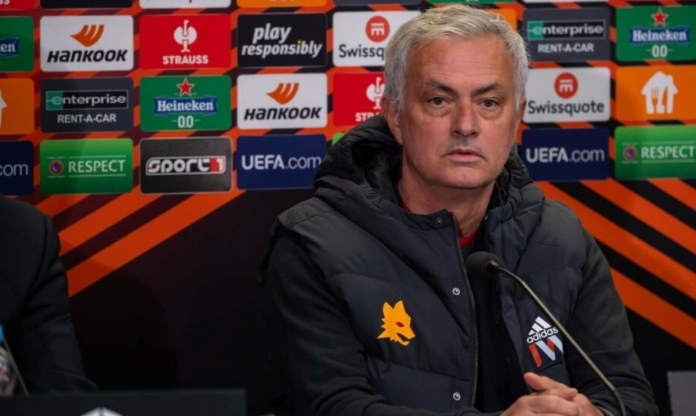 Jose Mourinho thừa nhận bất lực sau trận thua muối mặt tại Europa League