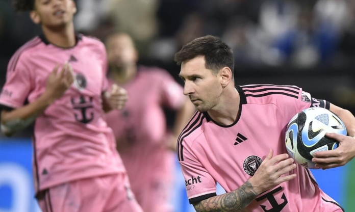Phản ứng của Messi khi thấy đối thủ 'cosplay' Ronaldo