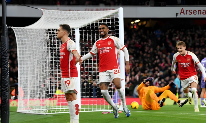 Hàng thủ mắc sai lầm, Liverpool trả giá đắt trước Arsenal tại Premier League