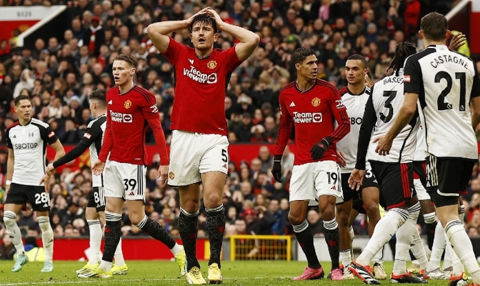 Các cầu thủ MU có hành động tắc trách sau trận thua Fulham