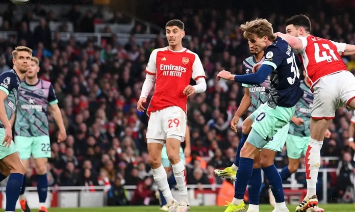 Arsenal thi đấu bản lĩnh trước Brentford để tạm chiếm ngôi đầu Ngoại hạng Anh