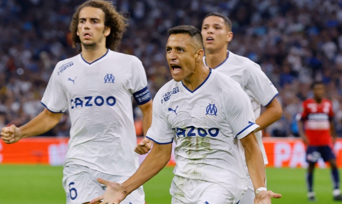 Ả Rập chơi lớn, đón cựu sao Arsenal và MU về thi đấu