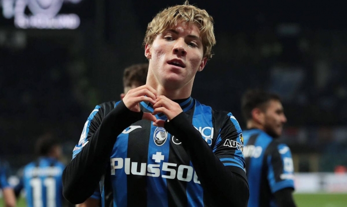 Bị Atalanta hét giá, MU nhắm ngay đến tiền đạo đa năng của Ajax