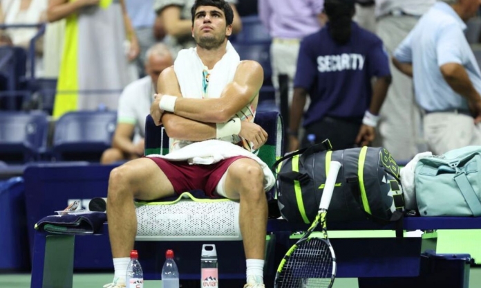 Alcaraz học theo tuyệt chiêu chống nắng của người đàn anh Rafael Nadal