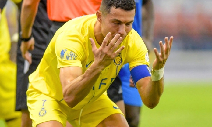 Bất công cho Ronaldo, HLV Al Nassr phạm cả luật của FIFA để giúp trọng tài
