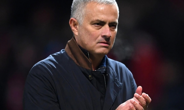 Rời Roma, Mourinho để lại một kỷ vật trong phòng thay đồ