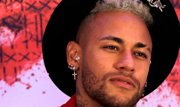 Neymar chơi bài ngay tại sinh nhật con gái