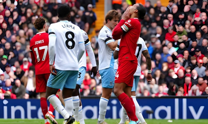 Bỏ lỡ liên hoàn, Liverpool nhận thất bại thứ 2 liên tiếp tại Anfield