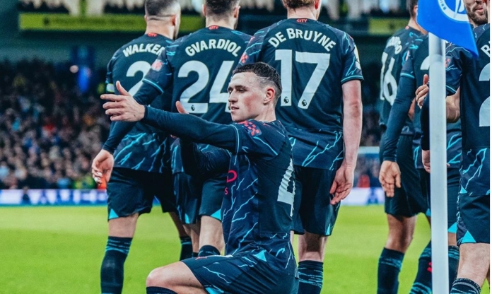 Hàng công thăng hoa, Man City đè bẹp Brighton áp sát ngôi đầu NHA