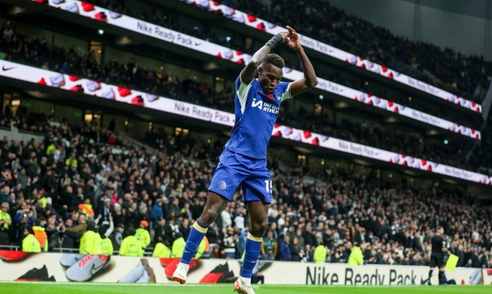 Học theo Ronaldo và Rashford, người hùng Chelsea làm bùng nổ derby London