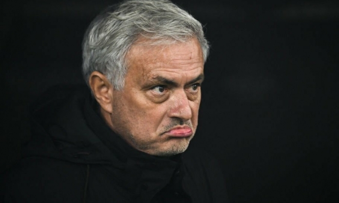 Roma chia điểm, Mourinho bực tức chỉ thẳng 1 học trò đá kém