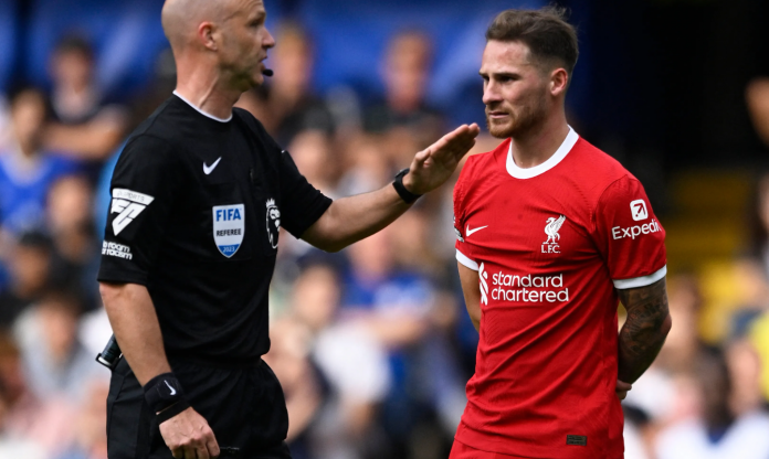Vía trọng tài có thể khiến Liverpool thua Man United