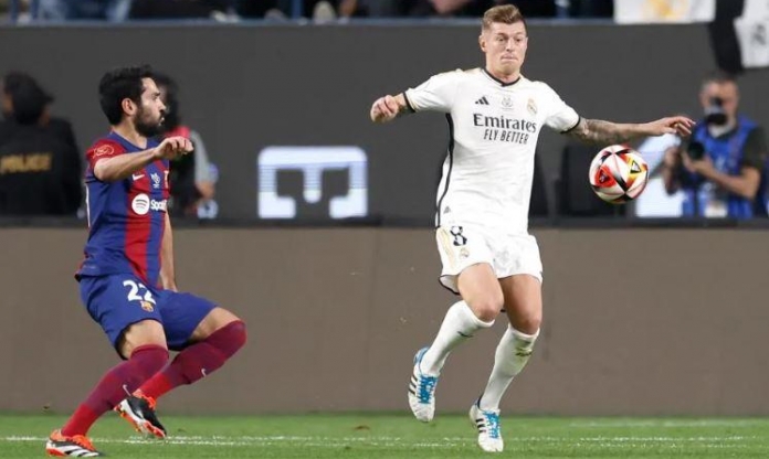 Toni Kroos lại cà khịa Barca