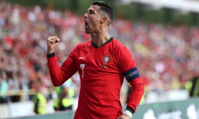 HLV Bồ Đào Nha: 'Ronaldo thật phi thường'