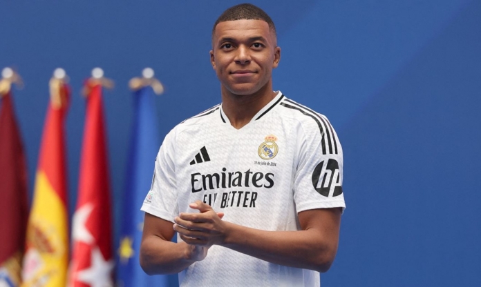 Kylian Mbappe giành giải thưởng đầu tiên của Real Madrid