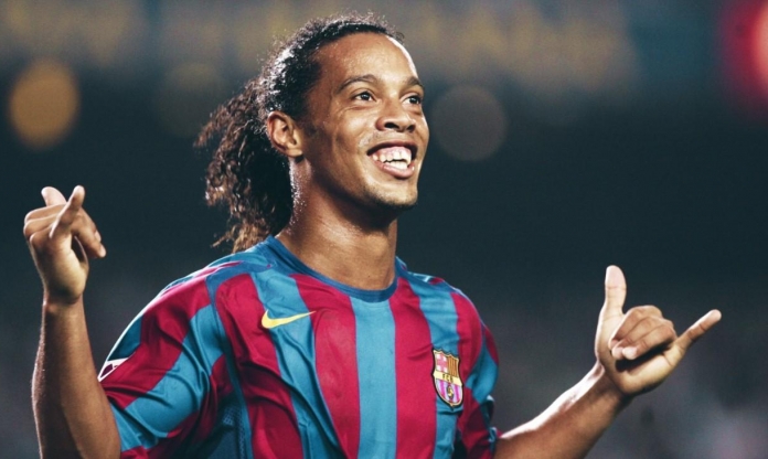 Huyền thoại Ronaldinho lên chức ông nội ở tuổi 44