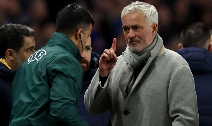 Mourinho: 'Chúng tôi đã bị cướp 3 quả penalty'