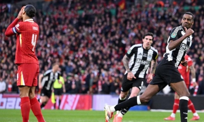 CĐV Liverpool bị chỉ trích vì hành động khi Newcastle vô địch