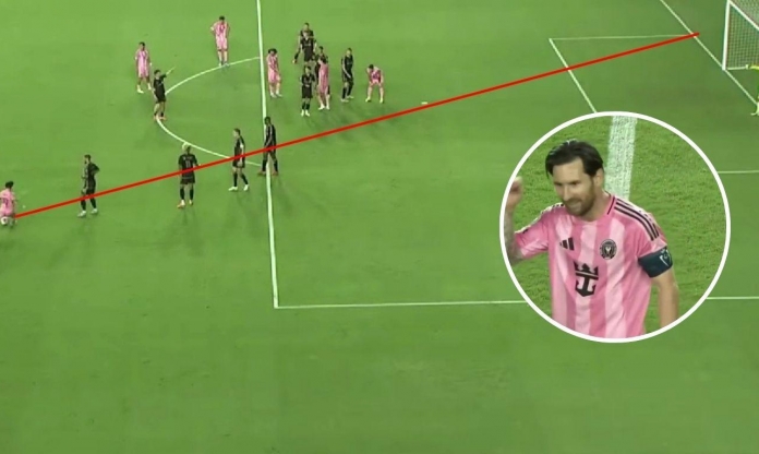 Trọng tài 'bẻ còi', gây tranh cãi khi từ chối siêu phẩm đá phạt của Messi