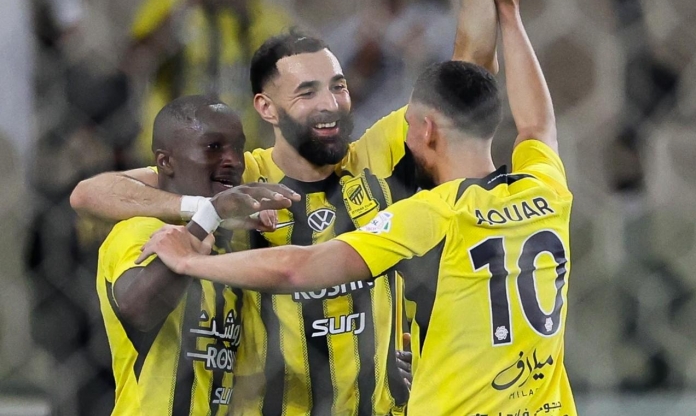 Benzema phá tan giấc mơ vô địch của Ronaldo
