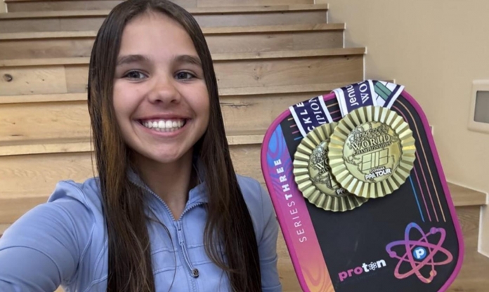 Cô bé 13 tuổi lật đổ hạt giống số 1, vô địch pickleball thế giới gây sốc nước Mỹ