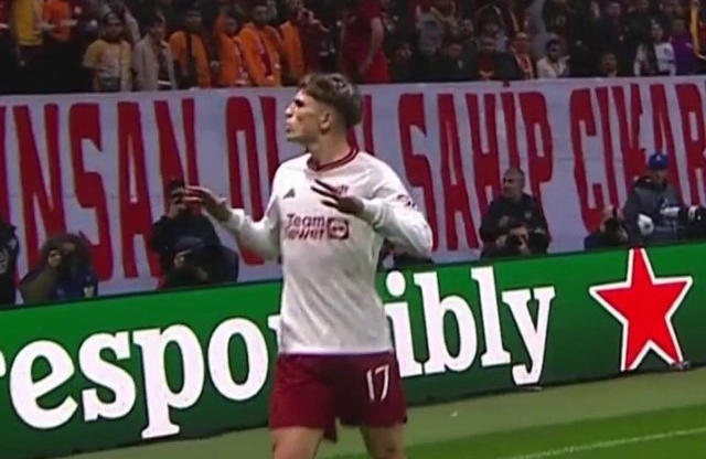 Garnacho lại bắt chước Ronaldo làm CĐV nổi giận