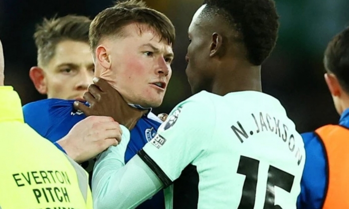 Sao Chelsea bóp cổ đối thủ làm HLV Pochettino hốt hoảng
