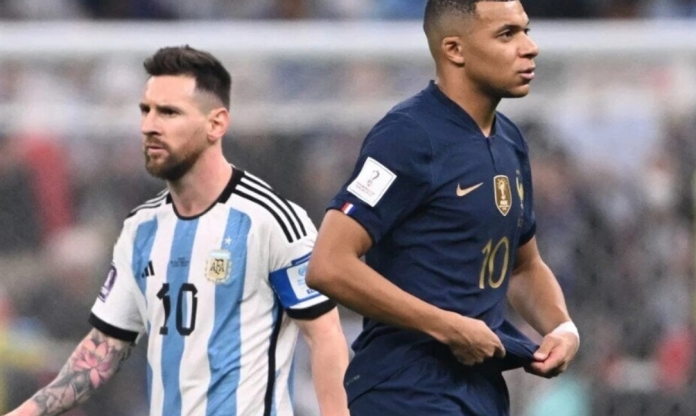 Hành động đẹp của Mbappe với Messi trong cuộc đua The Best