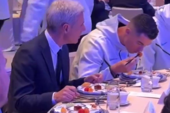 Hình ảnh gây sốt của Ronaldo tại Trung Quốc