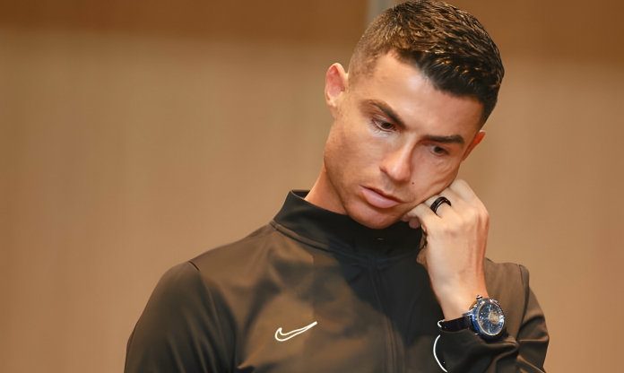 Ngã ngũ vụ Ronaldo không ra sân thi đấu với Messi