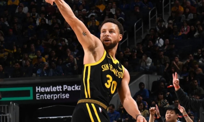Siêu sao bóng rổ Stephen Curry thiết lập cột mốc ghi điểm vĩ đại
