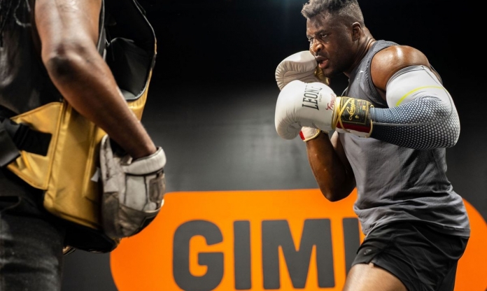 Francis Ngannou khoe vóc dáng ấn tượng trước thềm đấu Anthony Joshua