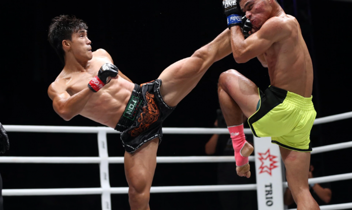 Nguyễn Trần Duy Nhất 'tung cước' khiến cao thủ boxing đổ gục, lập cột mốc mới cho võ thuật Việt Nam